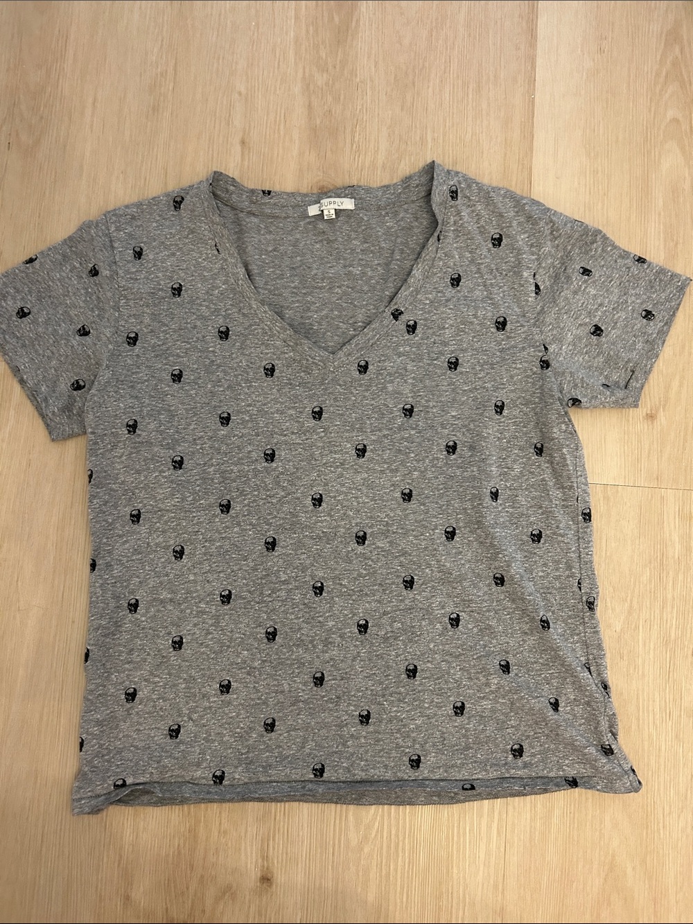 2/$20- Z Supply V-Neck Gray T-Shirt with Black Skull Print Small